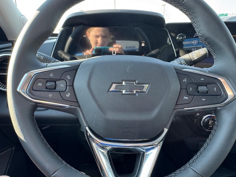 Chevrolet Trax Vehicle Full-screen Gallery Image 13