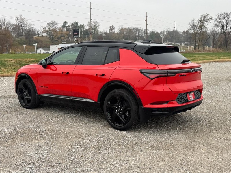 Chevrolet Equinox EV Vehicle Full-screen Gallery Image 3