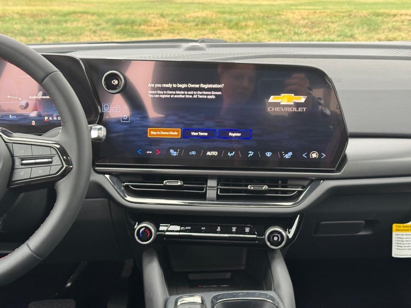 Chevrolet Equinox EV Vehicle Full-screen Gallery Image 9