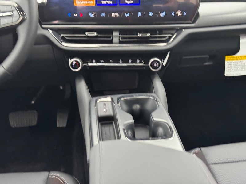 Chevrolet Equinox EV Vehicle Full-screen Gallery Image 10