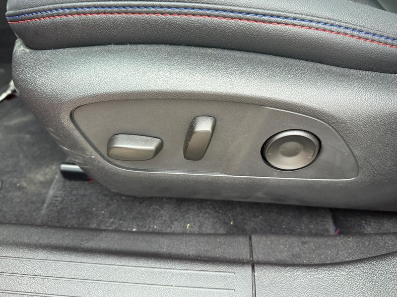 Chevrolet Equinox EV Vehicle Full-screen Gallery Image 11