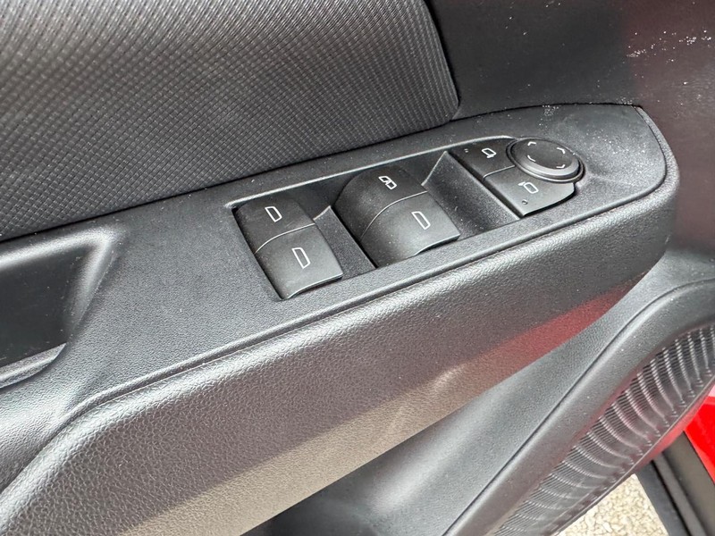 Chevrolet Equinox EV Vehicle Full-screen Gallery Image 12