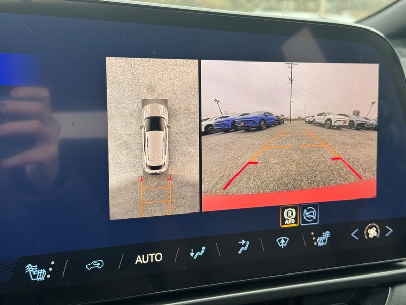 Chevrolet Equinox EV Vehicle Full-screen Gallery Image 17