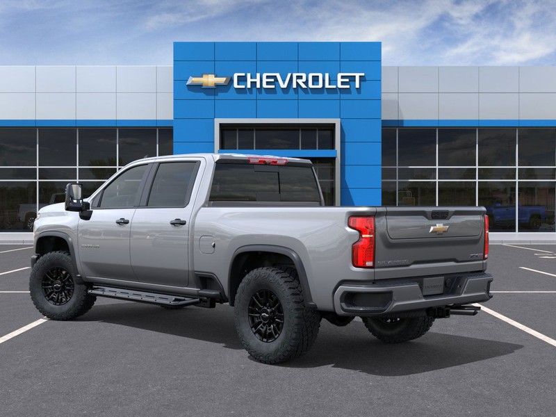 Chevrolet Silverado 2500HD Vehicle Full-screen Gallery Image 3