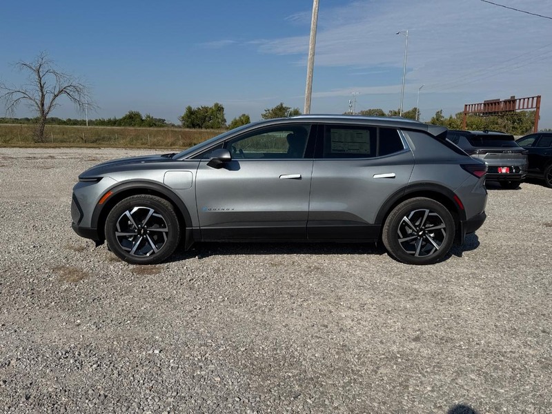 Chevrolet Equinox EV Vehicle Full-screen Gallery Image 2