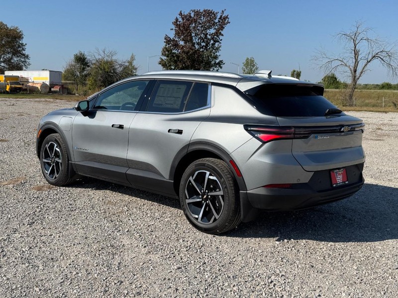 Chevrolet Equinox EV Vehicle Full-screen Gallery Image 3