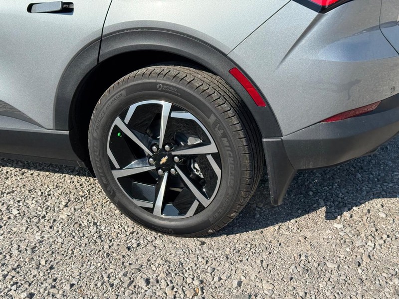 Chevrolet Equinox EV Vehicle Full-screen Gallery Image 4