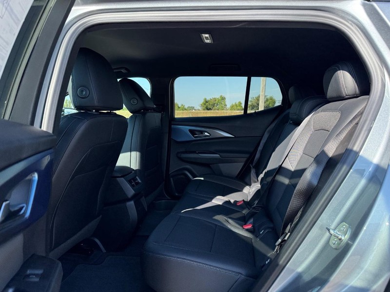 Chevrolet Equinox EV Vehicle Full-screen Gallery Image 5