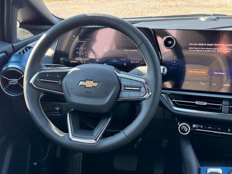 Chevrolet Equinox EV Vehicle Full-screen Gallery Image 7