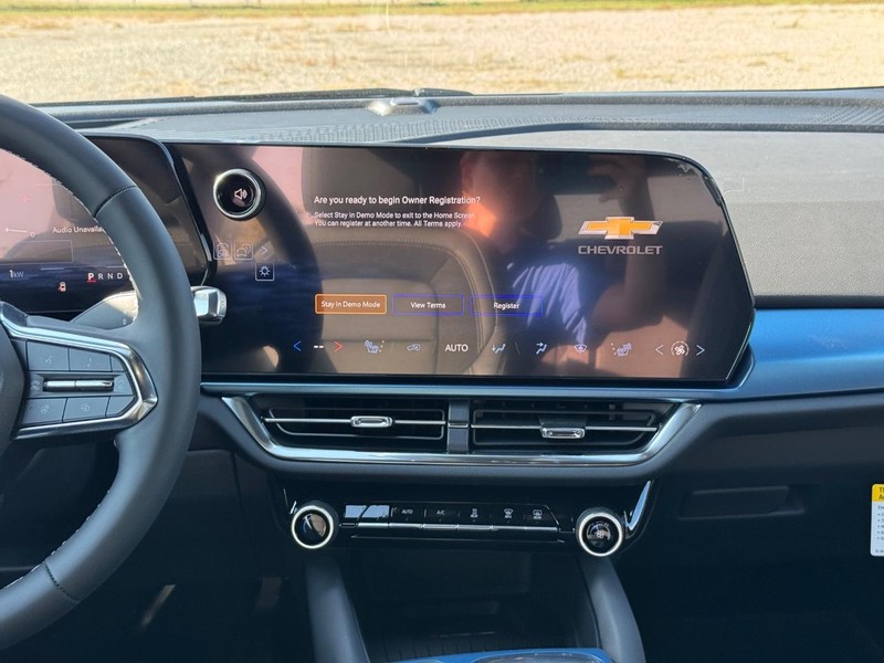 Chevrolet Equinox EV Vehicle Full-screen Gallery Image 8