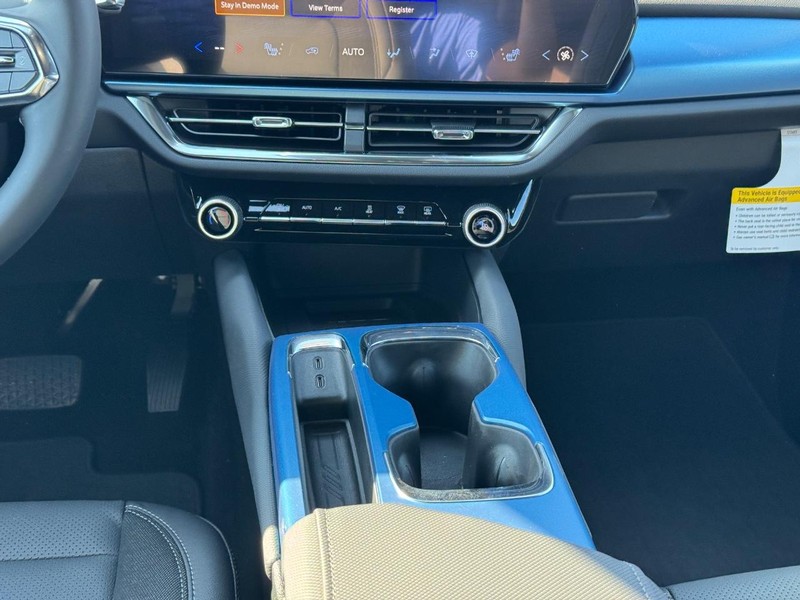 Chevrolet Equinox EV Vehicle Full-screen Gallery Image 9