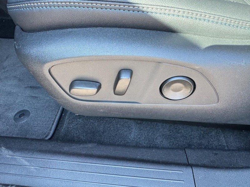 Chevrolet Equinox EV Vehicle Full-screen Gallery Image 10