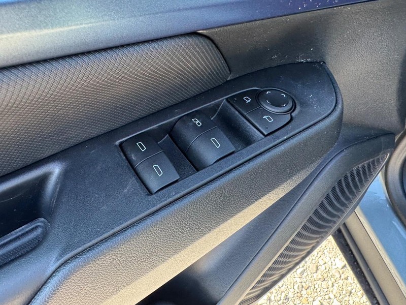 Chevrolet Equinox EV Vehicle Full-screen Gallery Image 11