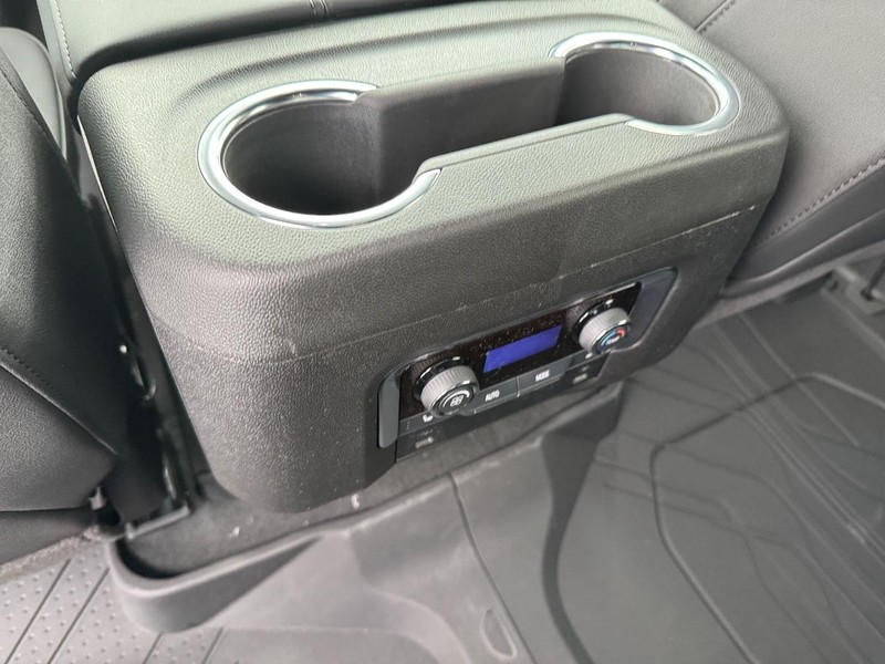 Chevrolet Tahoe Vehicle Full-screen Gallery Image 7