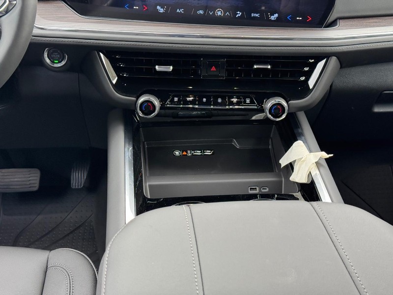 Chevrolet Tahoe Vehicle Full-screen Gallery Image 11