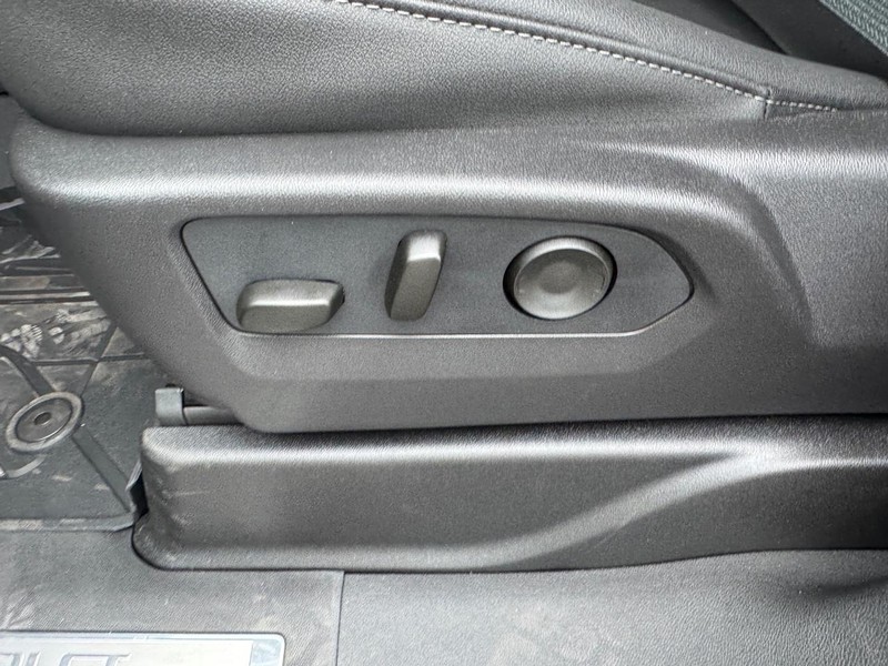 Chevrolet Tahoe Vehicle Full-screen Gallery Image 12