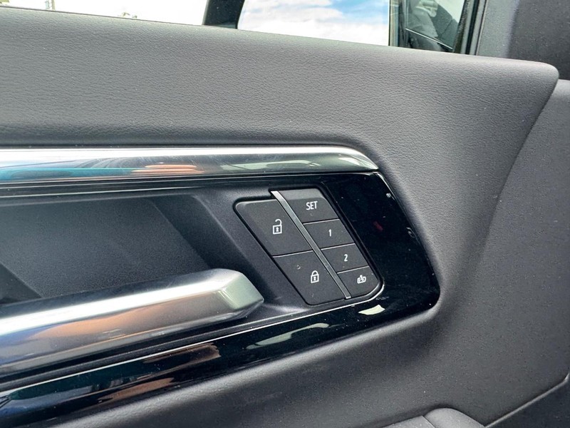 Chevrolet Tahoe Vehicle Full-screen Gallery Image 14