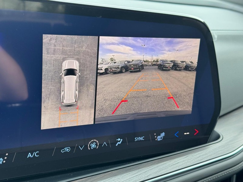 Chevrolet Tahoe Vehicle Full-screen Gallery Image 18