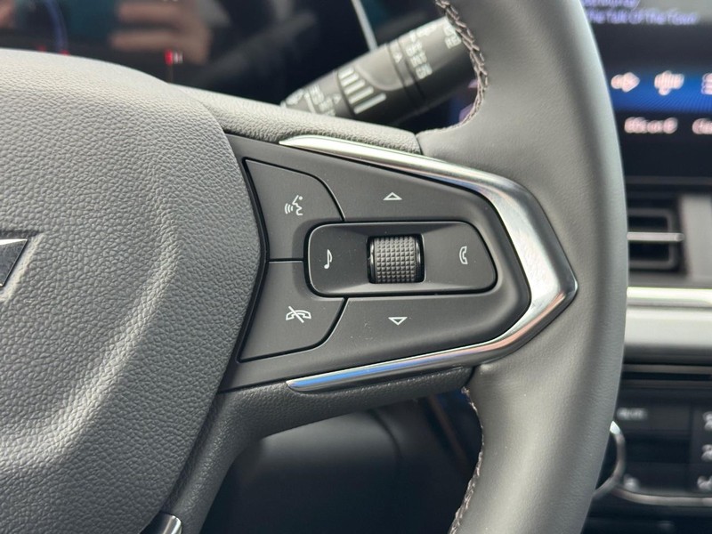 Chevrolet Trax Vehicle Full-screen Gallery Image 14