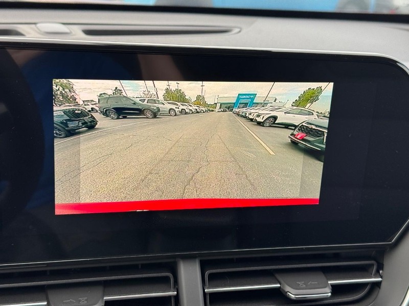 Chevrolet Trax Vehicle Full-screen Gallery Image 16