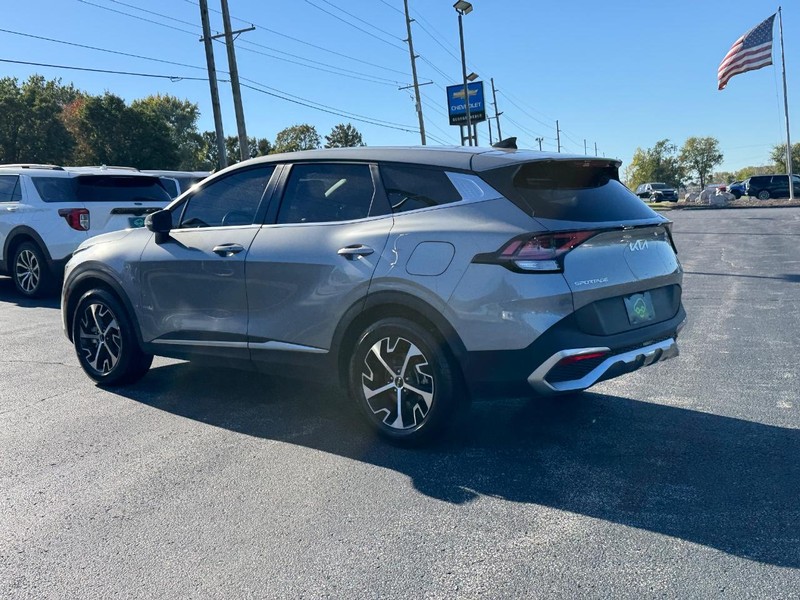 Kia Sportage Vehicle Full-screen Gallery Image 3