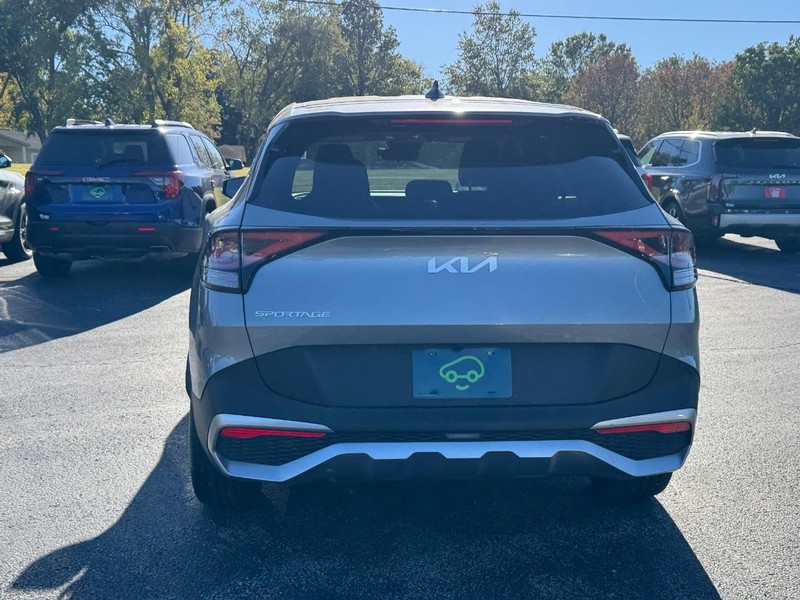 Kia Sportage Vehicle Full-screen Gallery Image 4