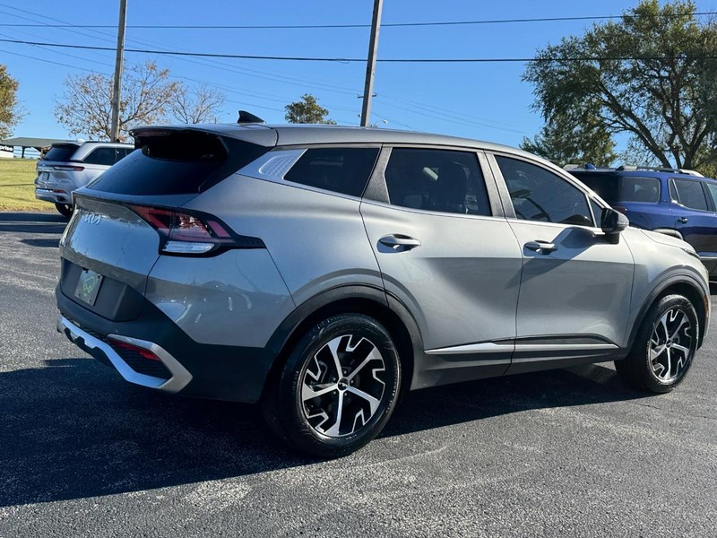 Kia Sportage Vehicle Full-screen Gallery Image 5