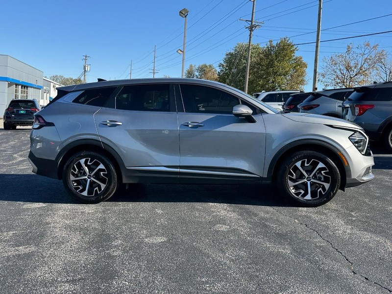 Kia Sportage Vehicle Full-screen Gallery Image 6