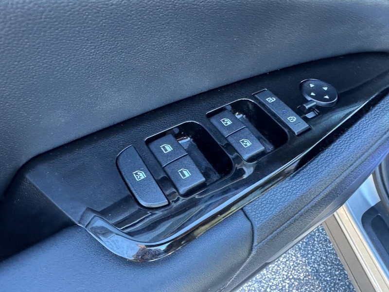 Kia Sportage Vehicle Full-screen Gallery Image 16