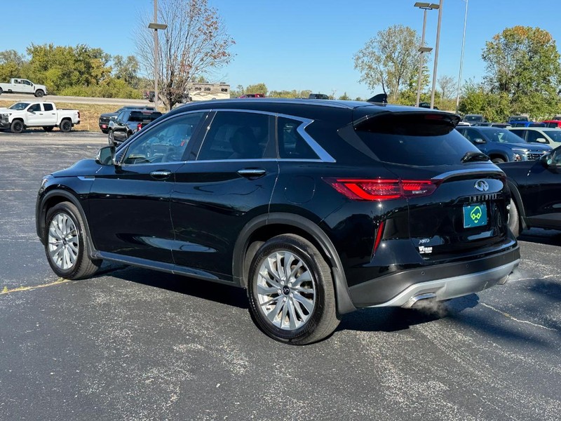 INFINITI QX50 Vehicle Full-screen Gallery Image 3