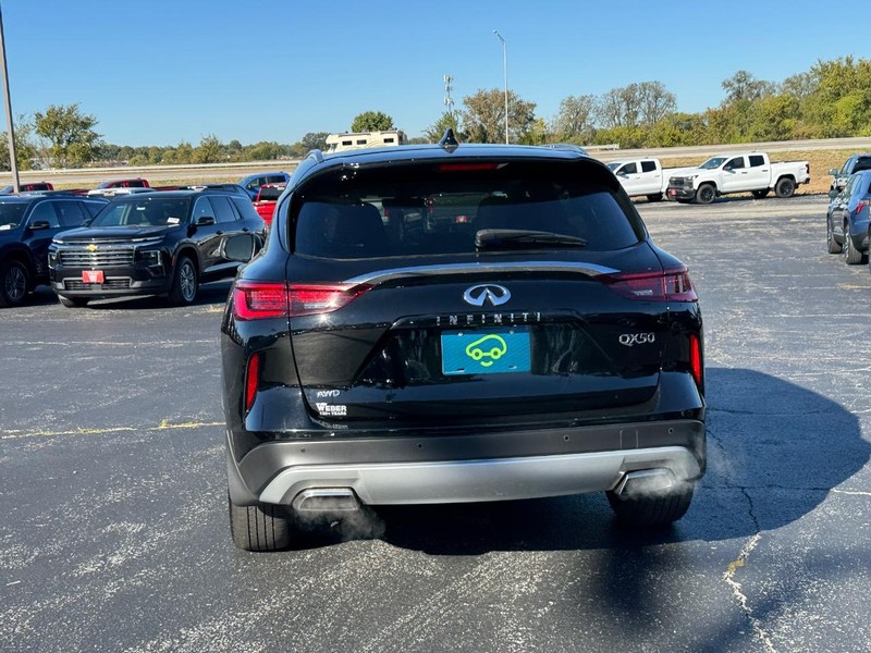 INFINITI QX50 Vehicle Full-screen Gallery Image 4