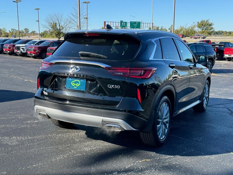 INFINITI QX50 Vehicle Full-screen Gallery Image 5