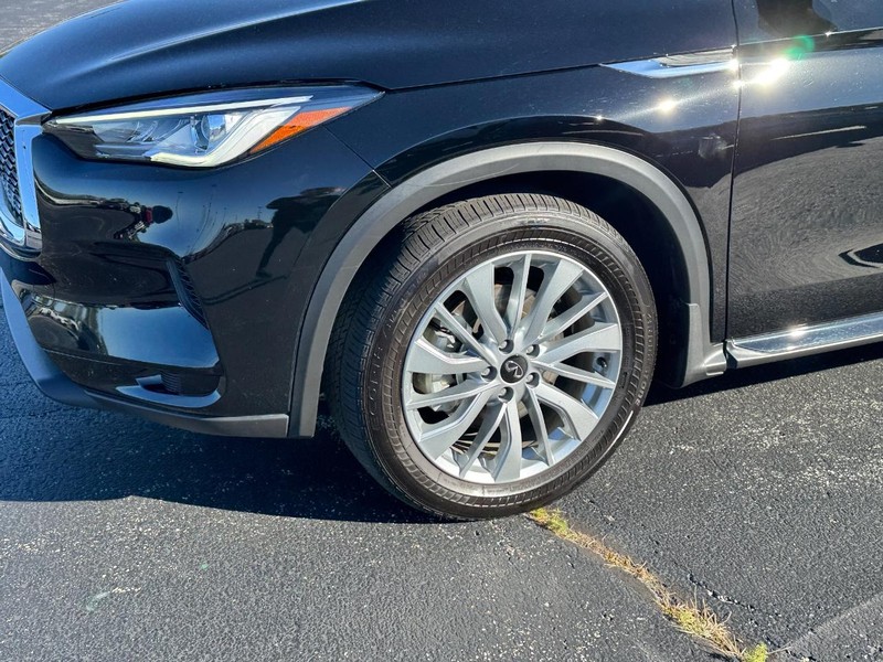 INFINITI QX50 Vehicle Full-screen Gallery Image 9