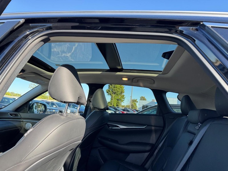 INFINITI QX50 Vehicle Full-screen Gallery Image 11