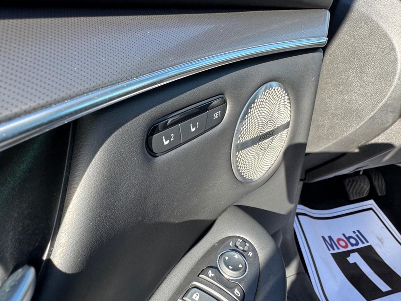 INFINITI QX50 Vehicle Full-screen Gallery Image 17