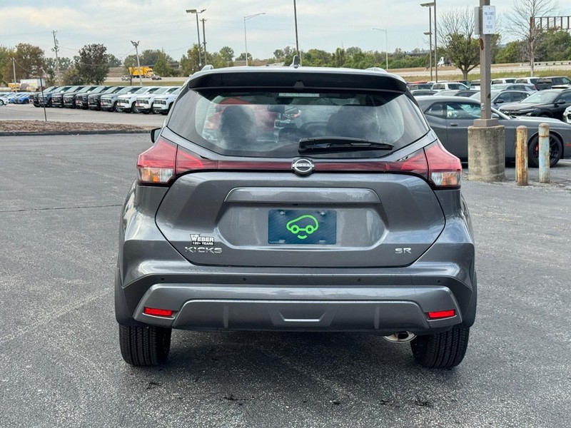 Nissan Kicks Vehicle Full-screen Gallery Image 4