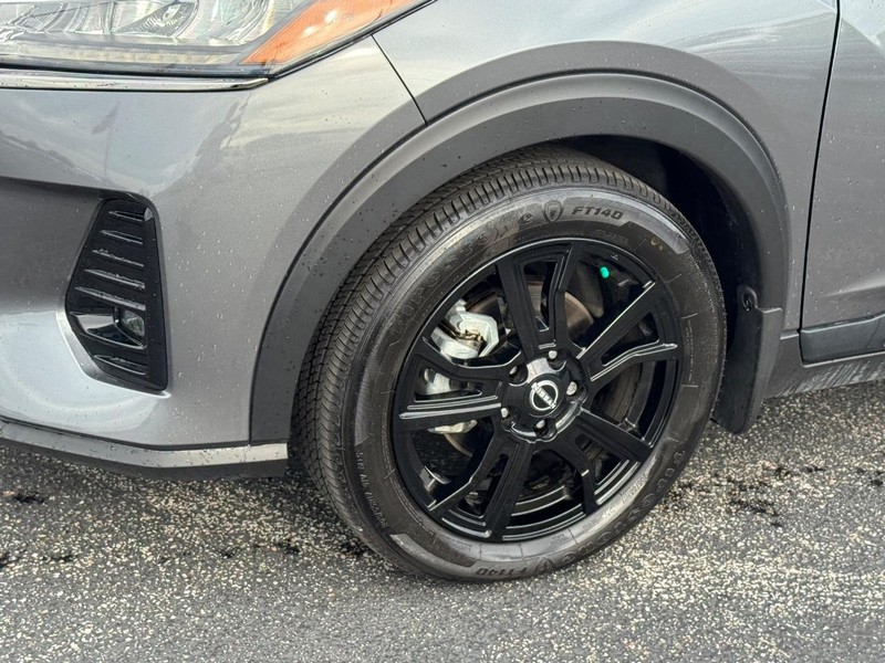 Nissan Kicks Vehicle Full-screen Gallery Image 9