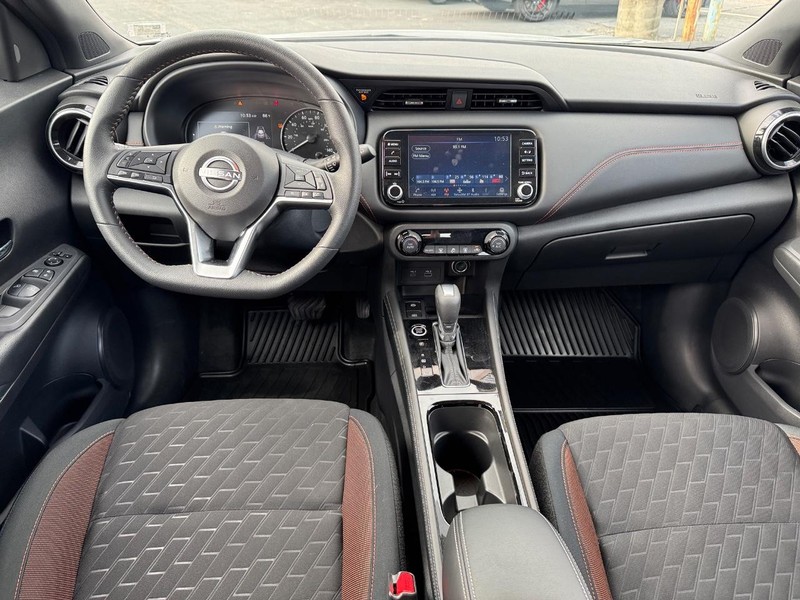 Nissan Kicks Vehicle Full-screen Gallery Image 11