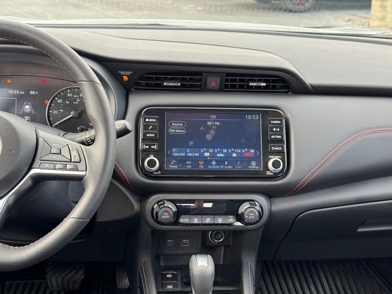 Nissan Kicks Vehicle Full-screen Gallery Image 13