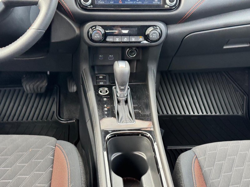 Nissan Kicks Vehicle Full-screen Gallery Image 14