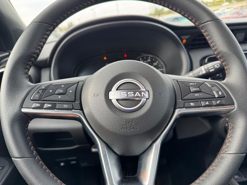 Nissan Kicks Vehicle Full-screen Gallery Image 15