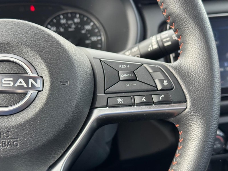 Nissan Kicks Vehicle Full-screen Gallery Image 17