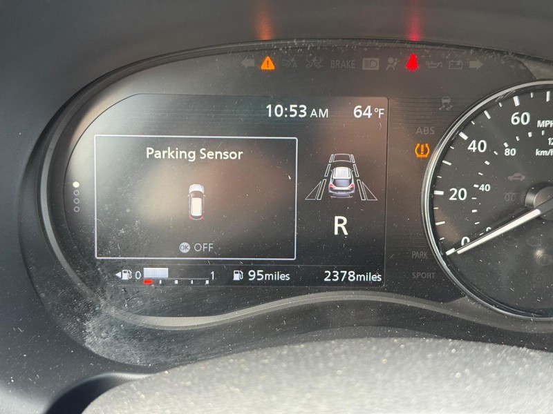 Nissan Kicks Vehicle Full-screen Gallery Image 19