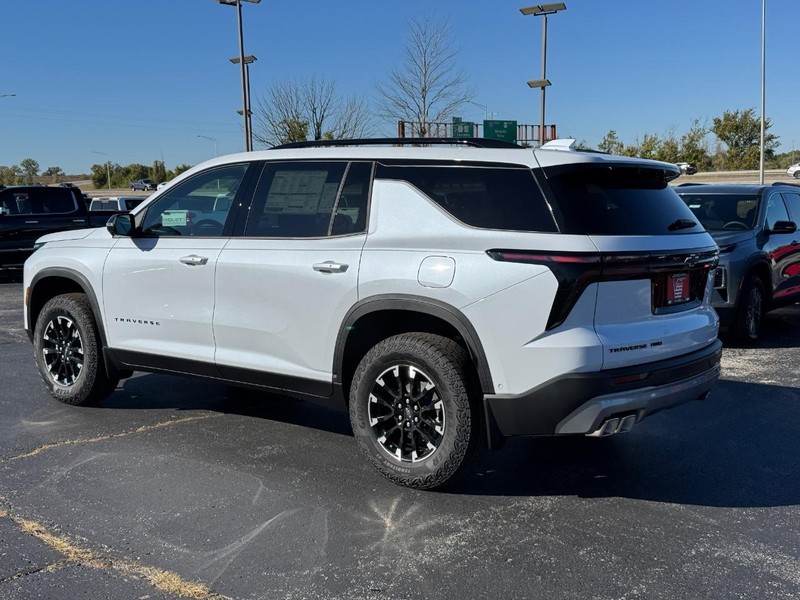 Chevrolet Traverse Vehicle Full-screen Gallery Image 3