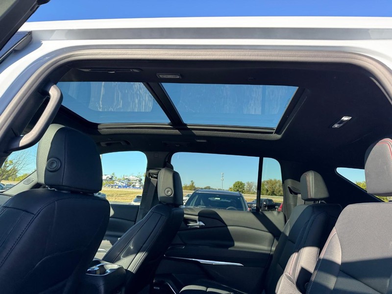 Chevrolet Traverse Vehicle Full-screen Gallery Image 6