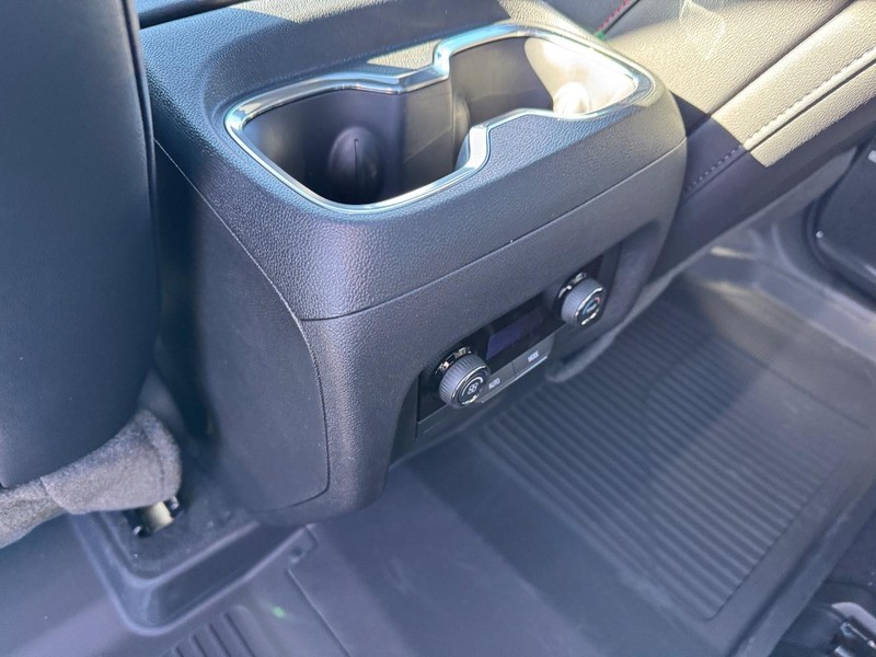 Chevrolet Traverse Vehicle Full-screen Gallery Image 7