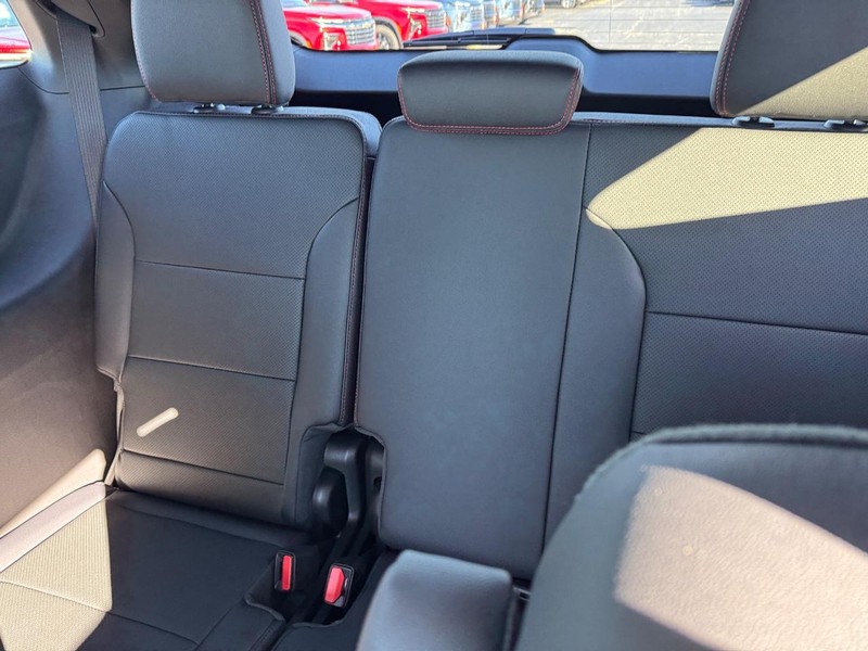 Chevrolet Traverse Vehicle Full-screen Gallery Image 8