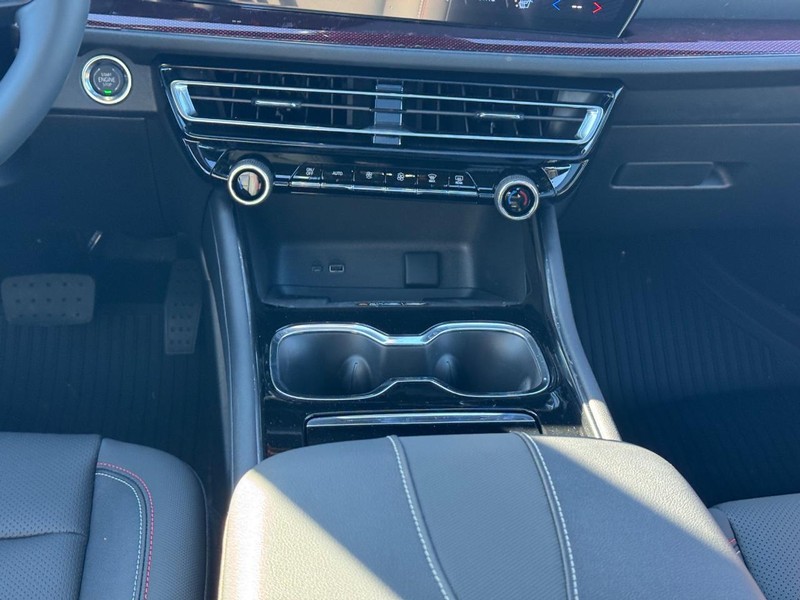 Chevrolet Traverse Vehicle Full-screen Gallery Image 12