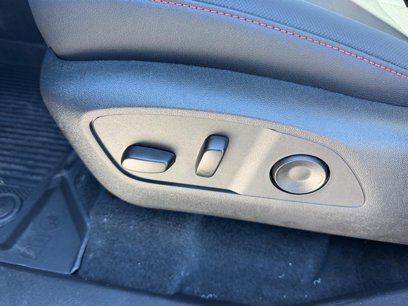 Chevrolet Traverse Vehicle Full-screen Gallery Image 13