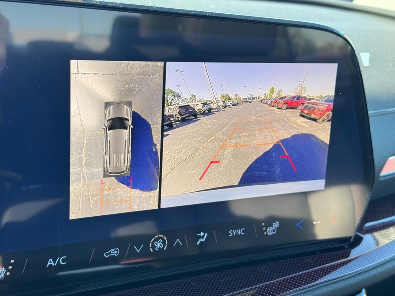 Chevrolet Traverse Vehicle Full-screen Gallery Image 19